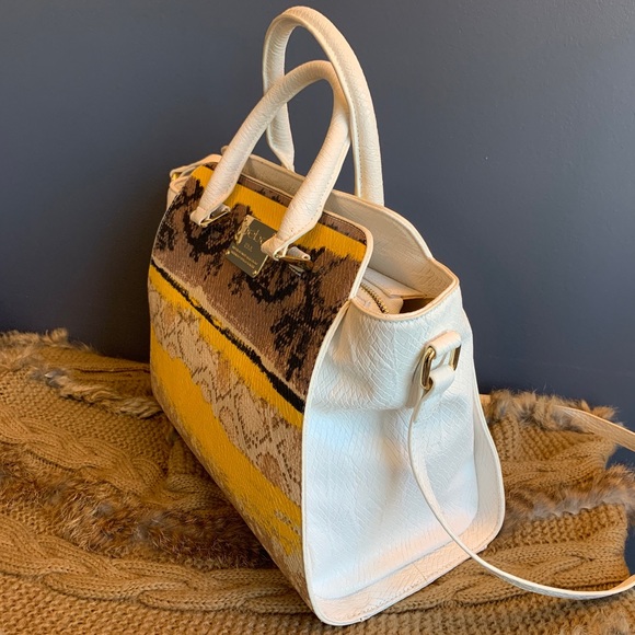 Hand Bag - Picture 6 of 12